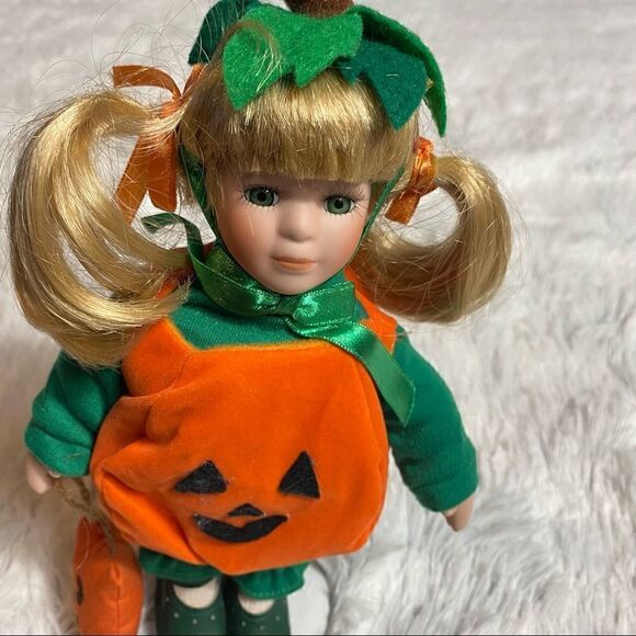 Spooky Hollow 2000 Pamela Pumpkin Tiny Treater - Picture 2 of 5